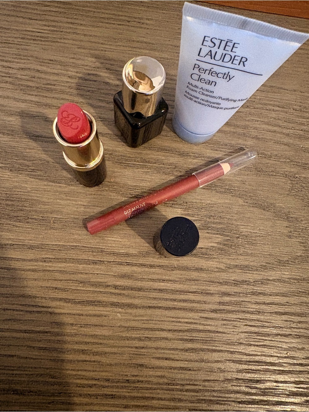NEW ESTÉE LAUDER Bundle  cleanser, lipstick, lip liner, night repair
